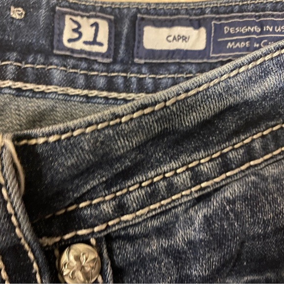 Reduced‼️Miss Me Jeans Size 31 Blue Distressed Rhinestone Sequin Capri Cropped - Picture 5 of 16